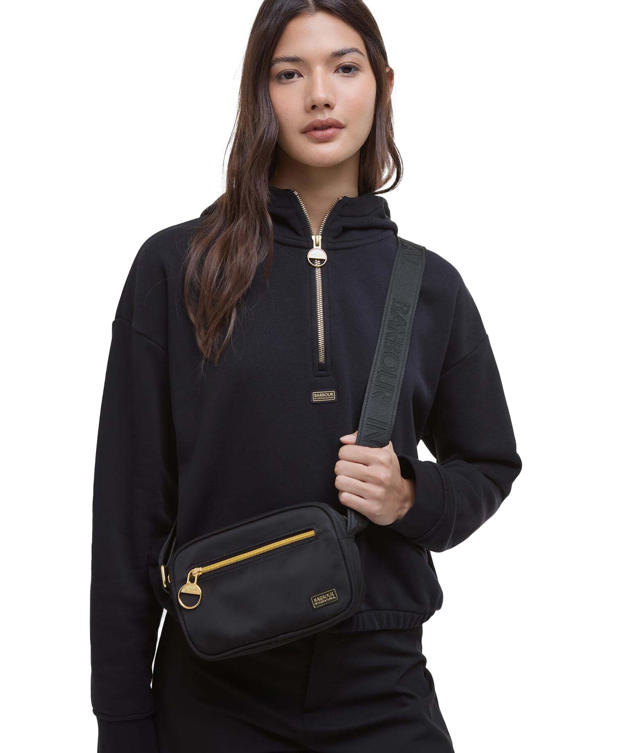 Barbour WW ブラックボディバッグ TRANSPORT / トランスポート】Riever クロスボディバッグ｜バッグ
