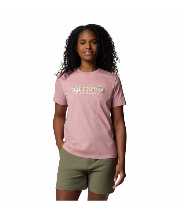 Women's Columbia Boundless Beauty™ Logo Short Sleeved Tee - Eraser Pink / Outback Critters