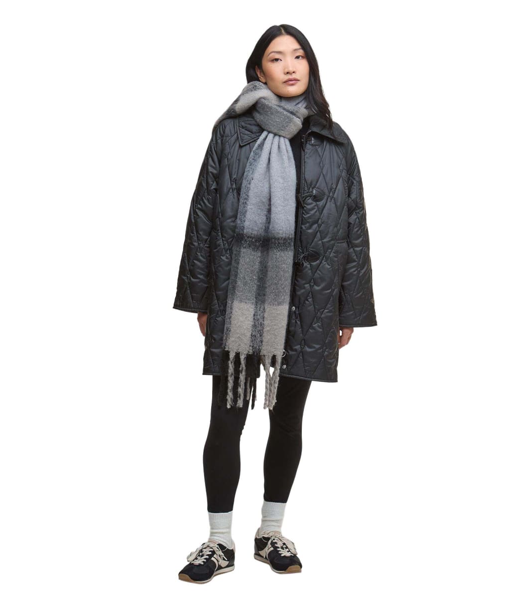 Women’s Barbour Isla Tartan Boucle Scarf - Monochrome Tartan 