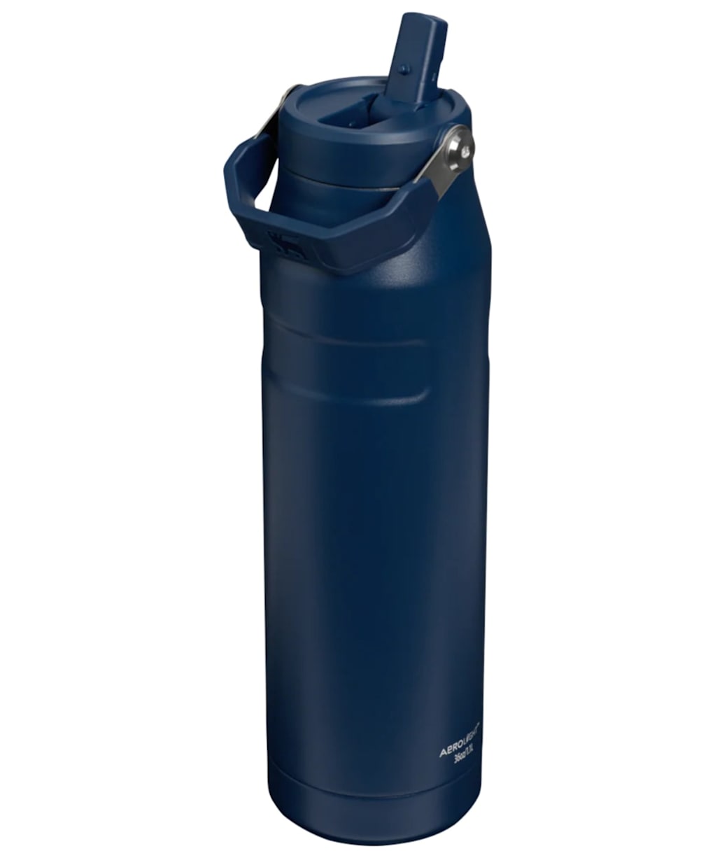 Stanley IceFlow™ Bottle Flip Straw 2.0 0.7L - Dark Navy