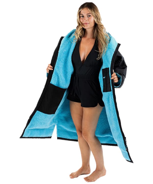 Dryrobe Advance Long Sleeve Changing Robe - Black / Blue