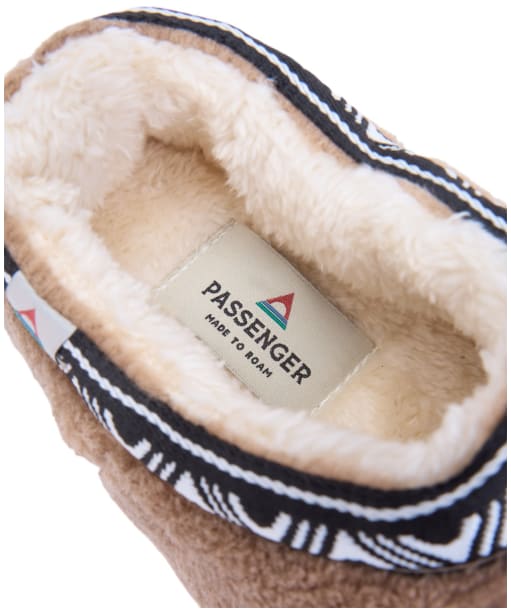  Women's Passenger Clothing Ember Sherpa Fleece Slipper 2.0 - Biscuit