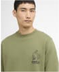 Men's Barbour International Staithes Graphic Sweatshirt - Olvine