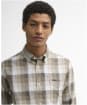 Men's Barbour Hillroad Long Sleeve Tailored Fit Cotton Shirt - Stone