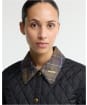 Women's Barbour Icons Tartan Collar Cropped Liddesdale Quilted Jacket - Black / Ancient 